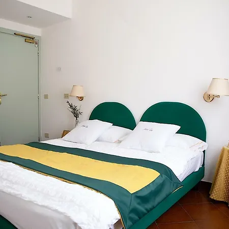 Iva 迪亚诺马里纳