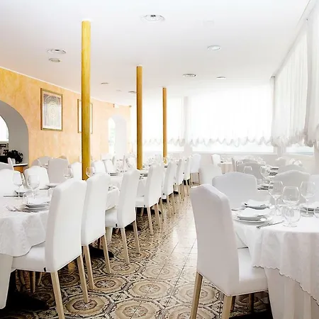 Iva 迪亚诺马里纳