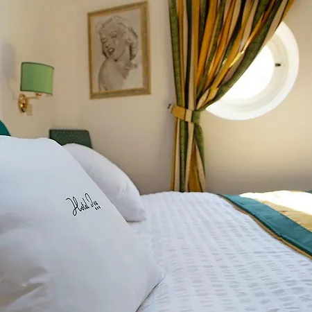 Iva 迪亚诺马里纳