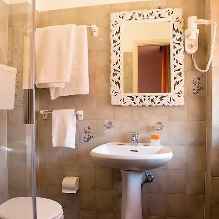 Iva 3* 迪亚诺马里纳