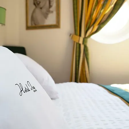 Iva 迪亚诺马里纳